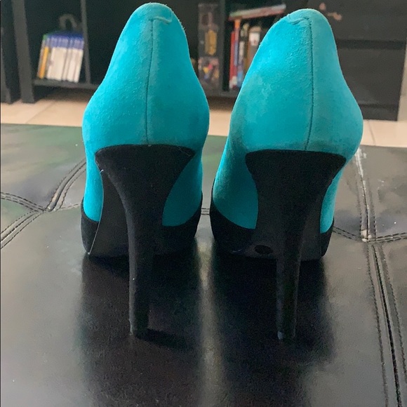 BCBGeneration Platform Heels 👠 - Picture 4 of 4